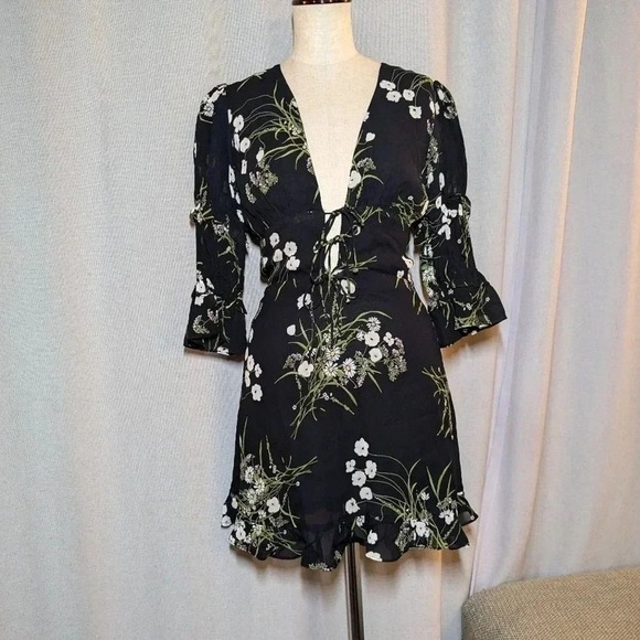 Reformation Black Mini Dress Laurelei Floral Cottagecore Deep V Size 0 - Picture 4 of 11
